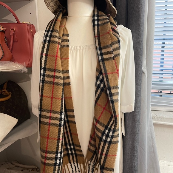 ❤️Preloved Burberrys of London Lambswool Nova Check Scarf❤️ - Picture 2 of 5